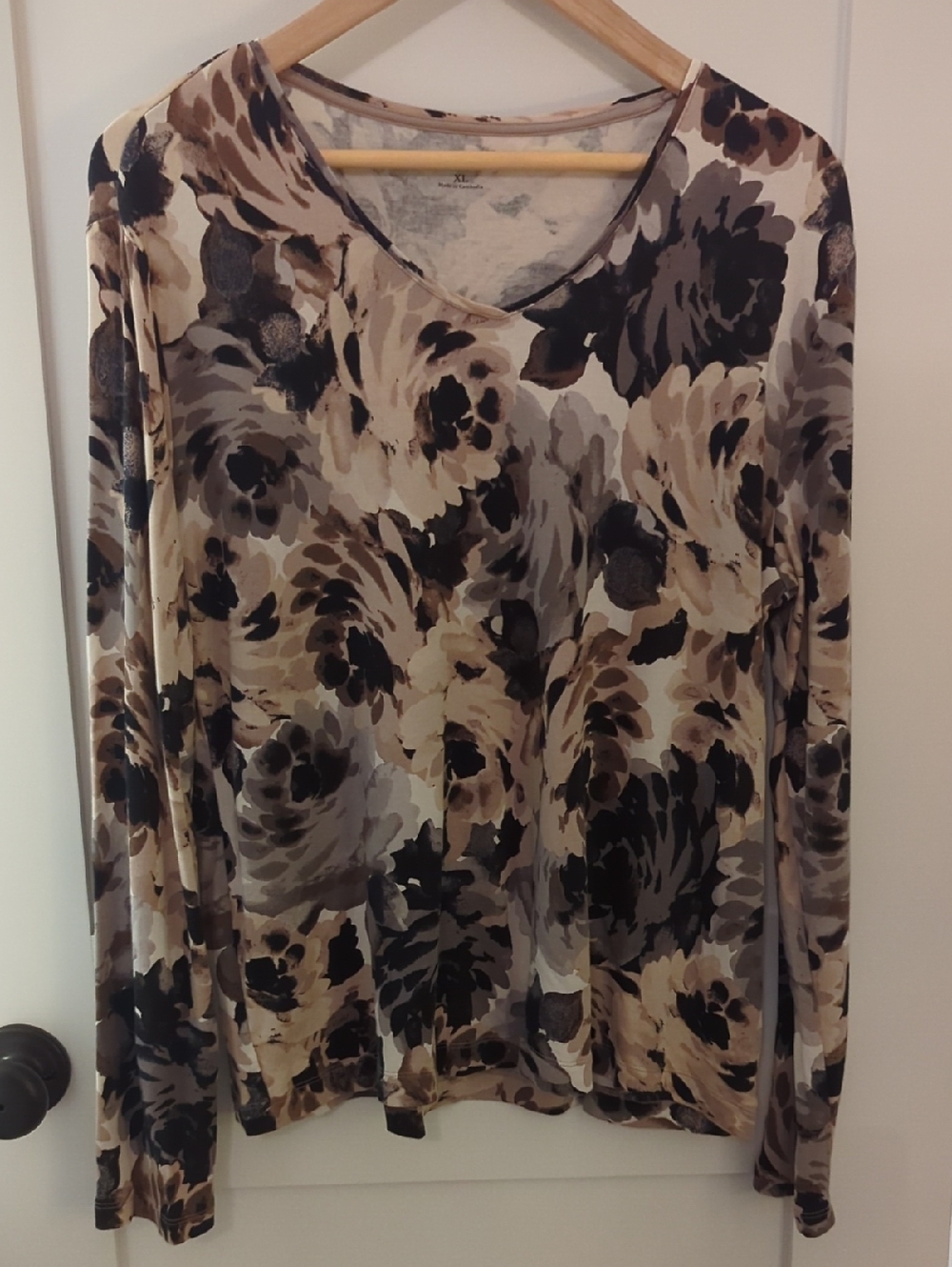 croft & barrow Long-Sleeve Floral V-Neck Top in Beige, Brown & Gray